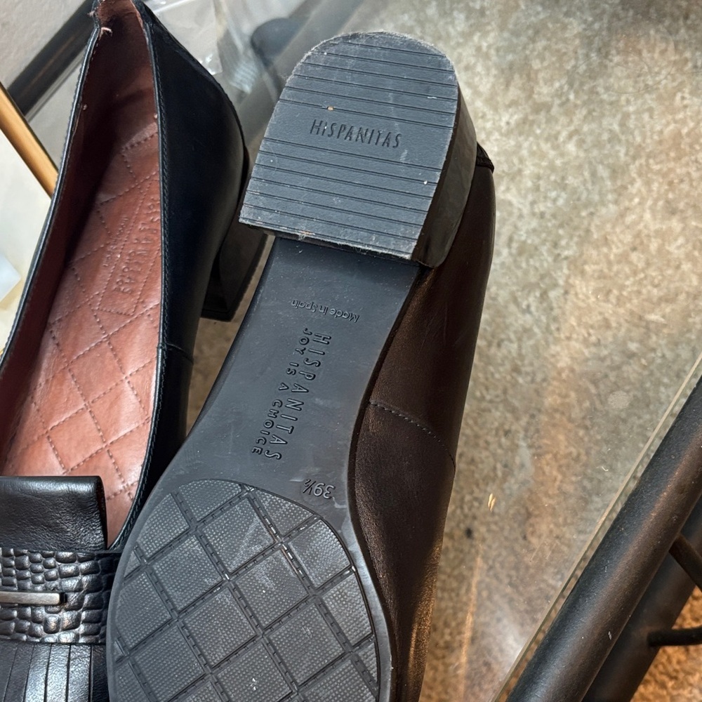 Chic Black Leather Loafers - Picture 5 of 5